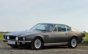Aston Martin V8